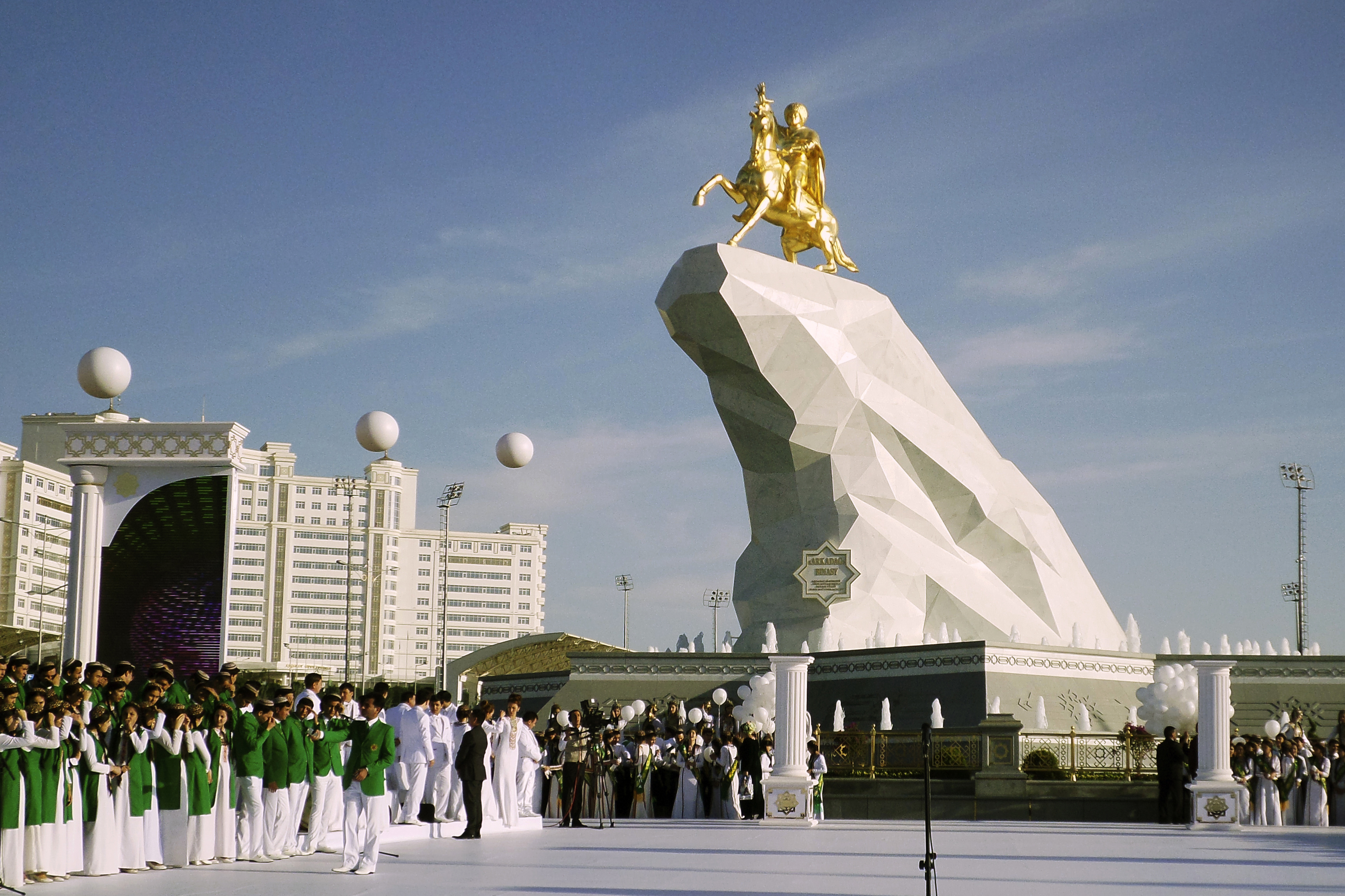 Turkmenistan_President_Statue.JPEG-0831b.jpg