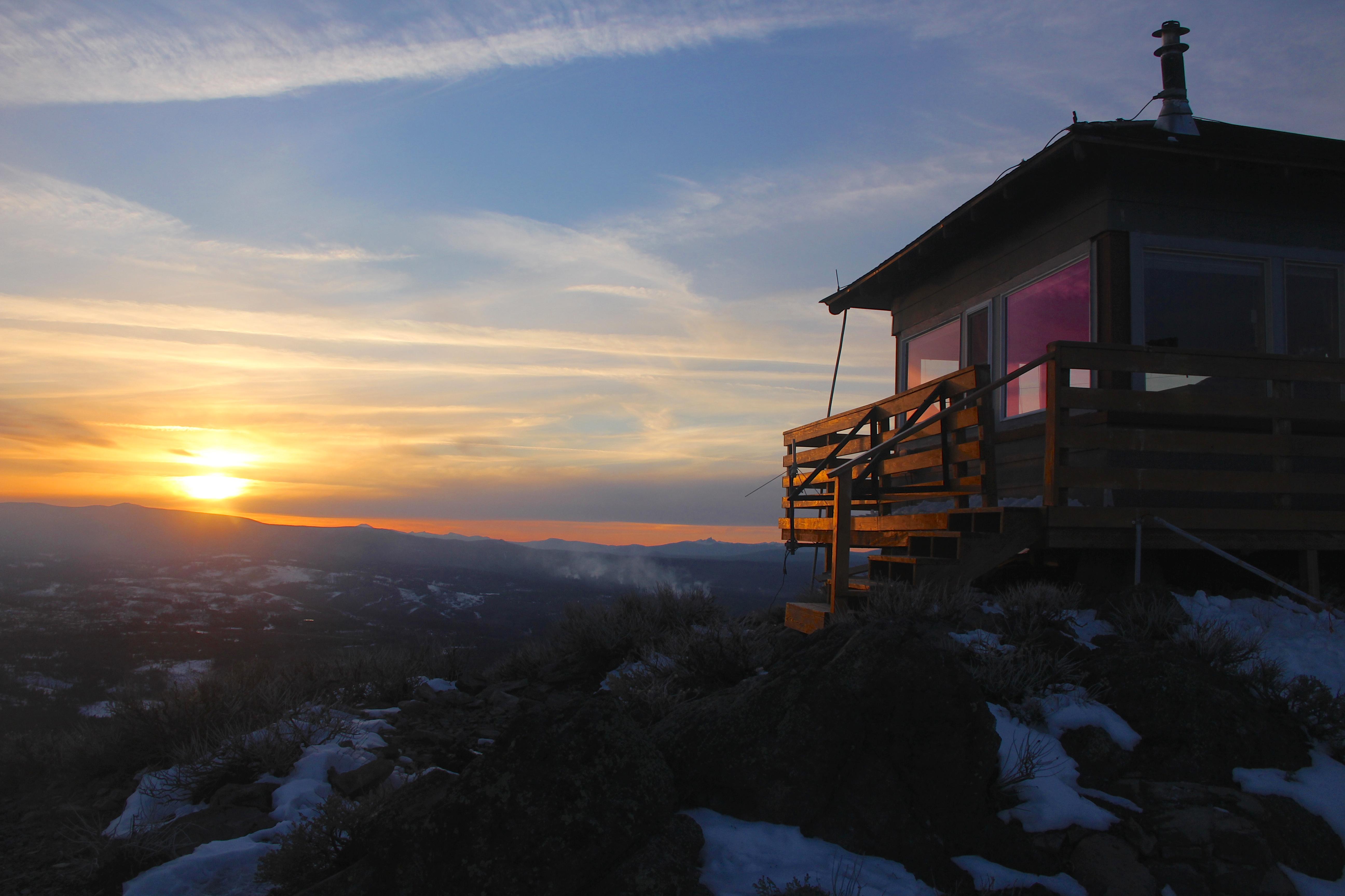 Oregon mountaintop lookout is a journey back in time washington ...