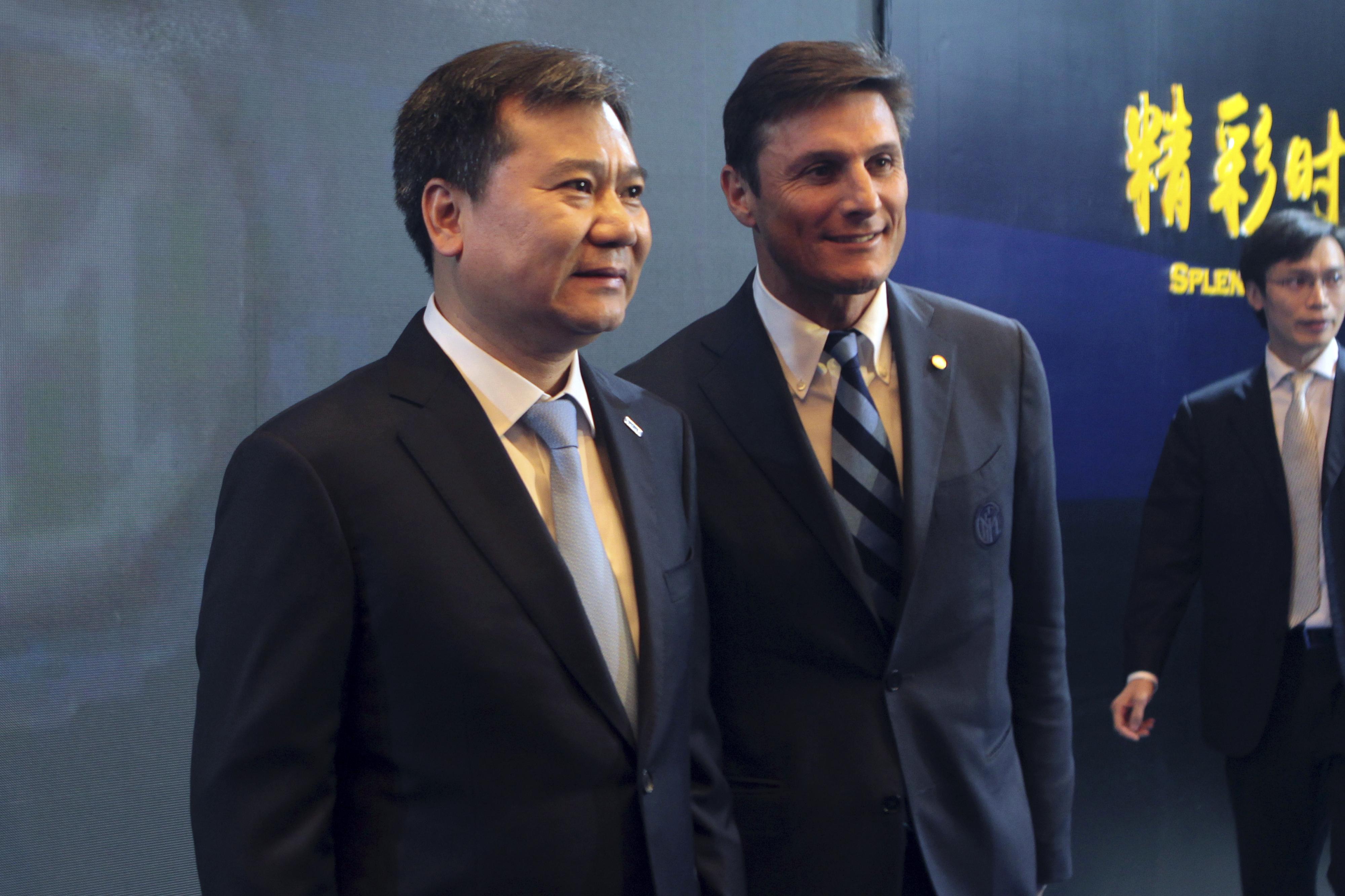 Suning accanto a Javier Zanetti
