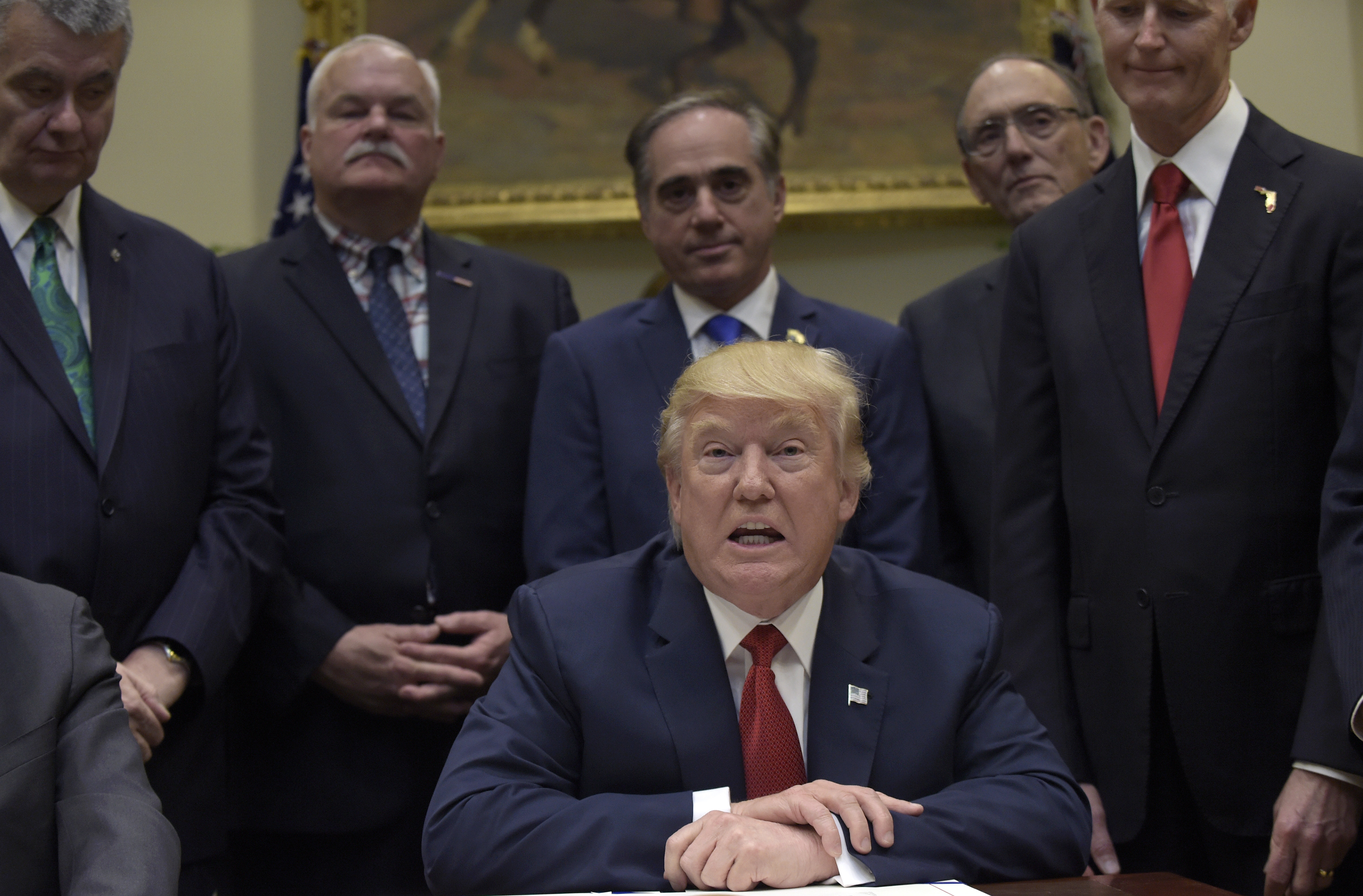Donald Trump signs extension of veterans' choice health care bill - Washington Times